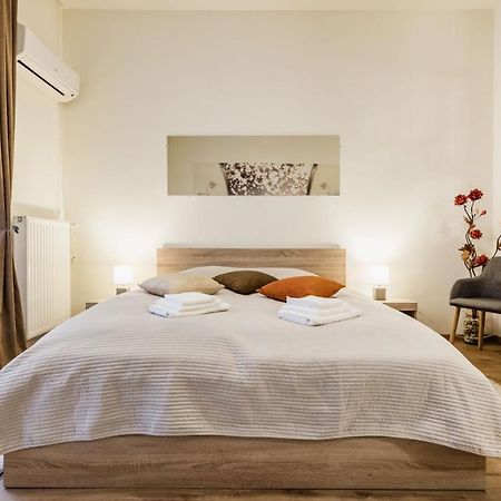 Downtown Charm With Balcony And Garden View Apartment Будапеща Екстериор снимка