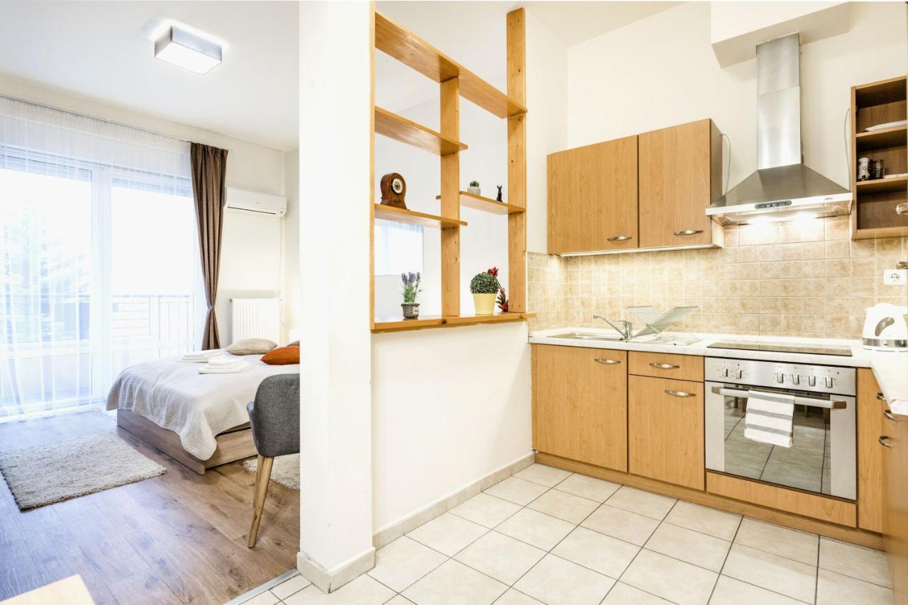 Downtown Charm With Balcony And Garden View Apartment Будапеща Екстериор снимка