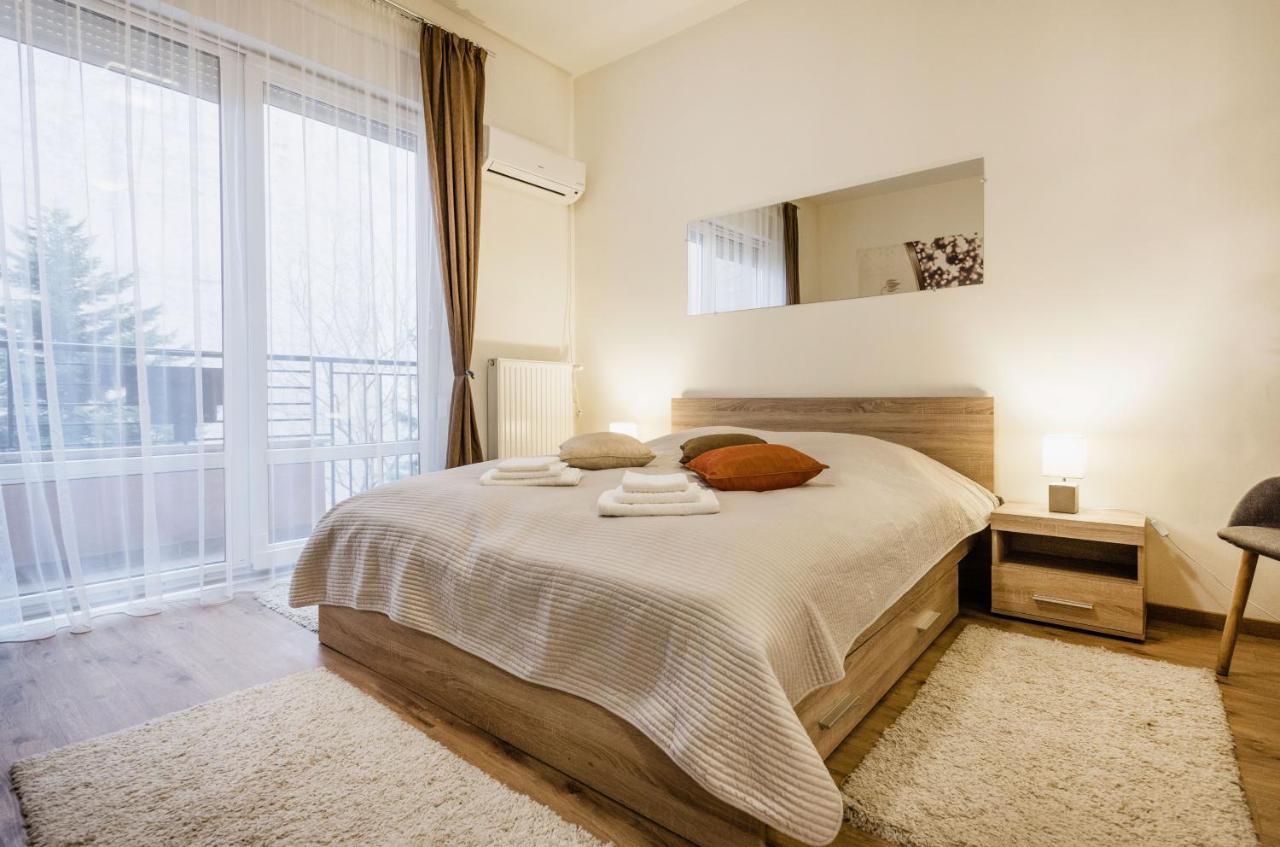 Downtown Charm With Balcony And Garden View Apartment Будапеща Екстериор снимка