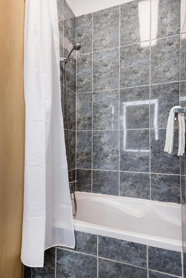 Downtown Charm With Balcony And Garden View Apartment Будапеща Екстериор снимка