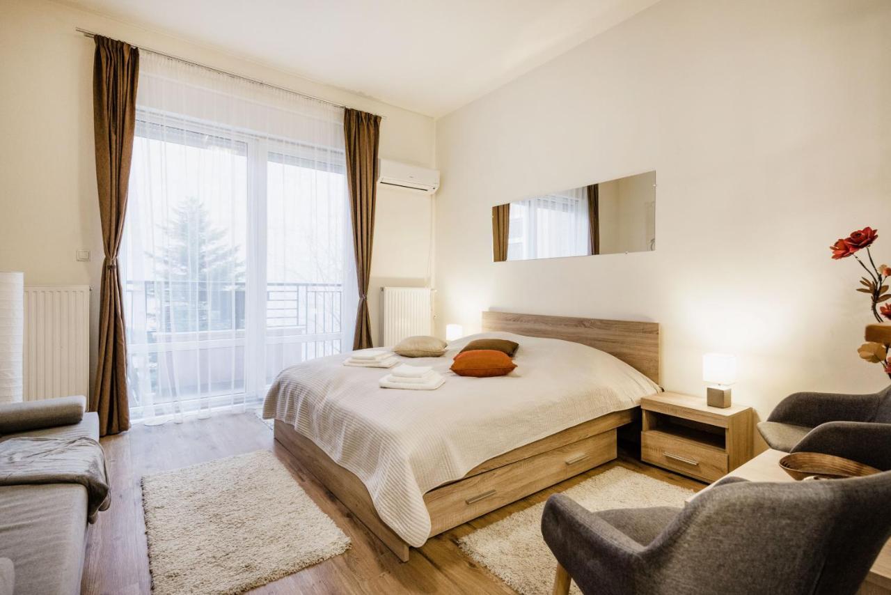 Downtown Charm With Balcony And Garden View Apartment Будапеща Екстериор снимка