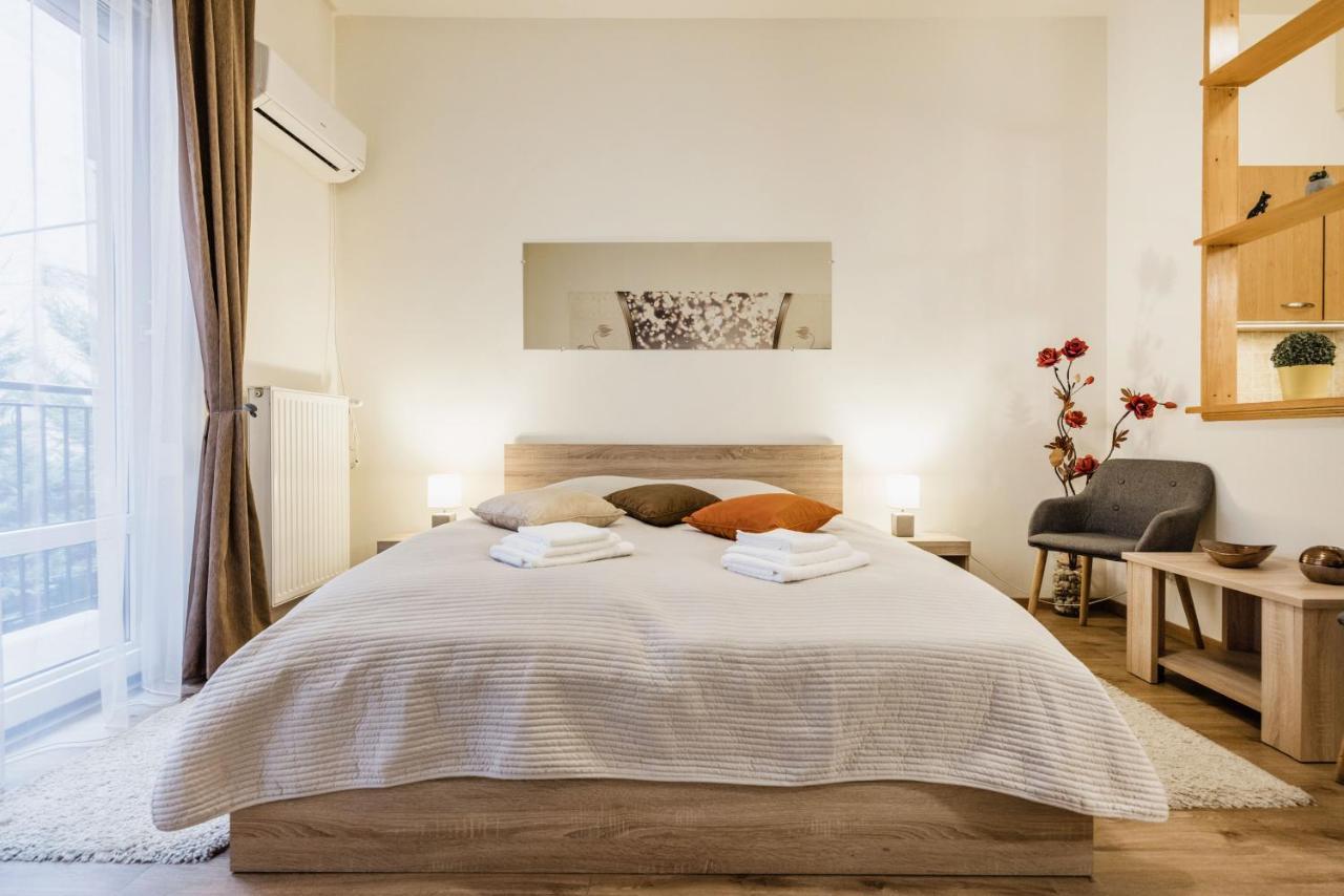 Downtown Charm With Balcony And Garden View Apartment Будапеща Екстериор снимка