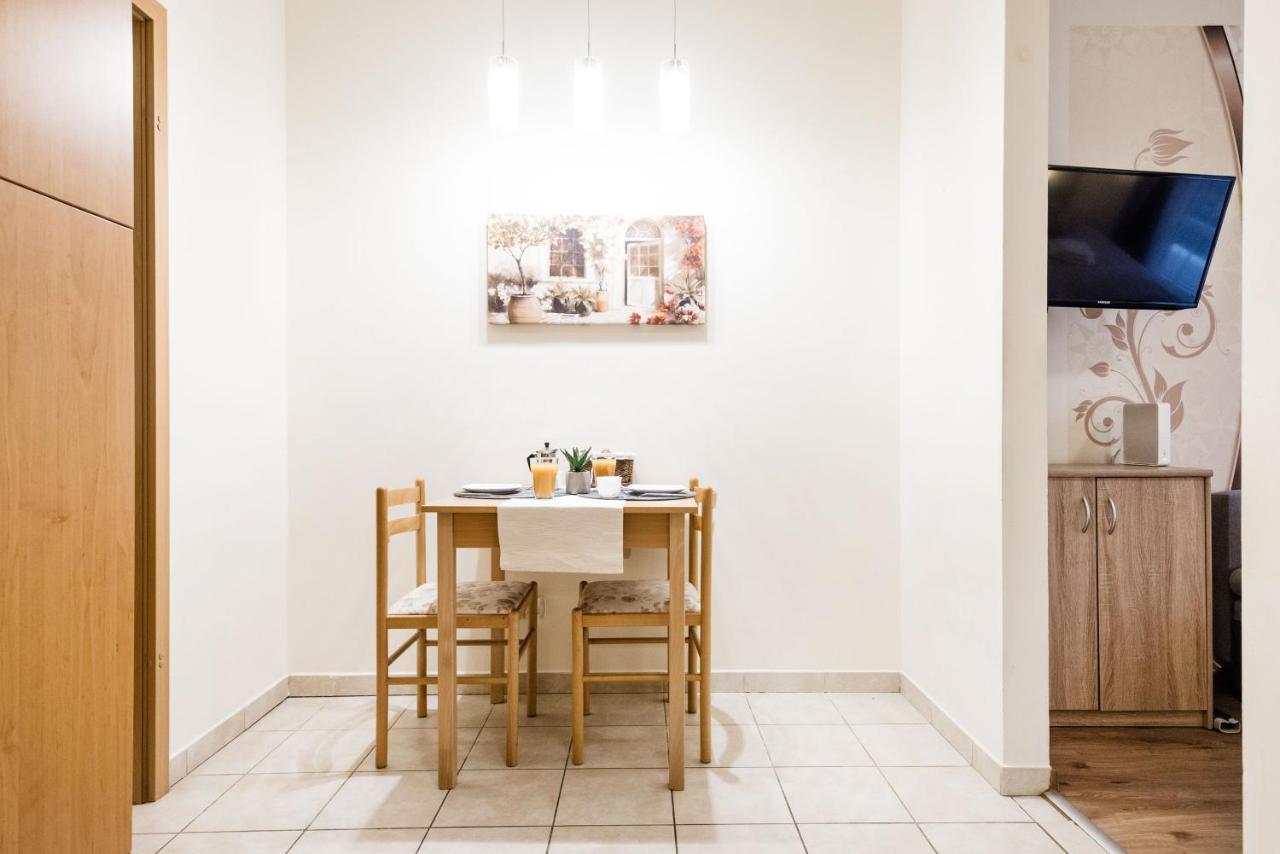 Downtown Charm With Balcony And Garden View Apartment Будапеща Екстериор снимка