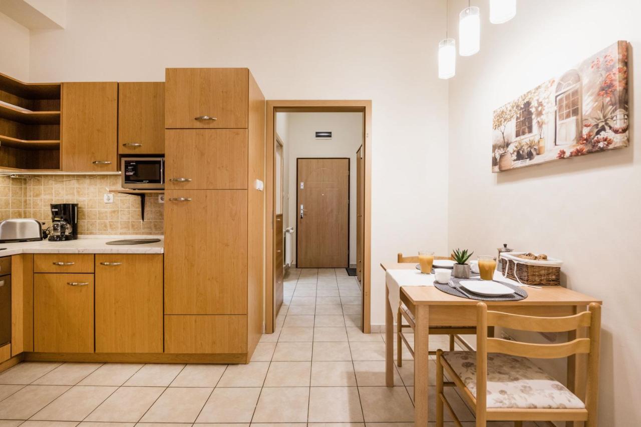 Downtown Charm With Balcony And Garden View Apartment Будапеща Екстериор снимка