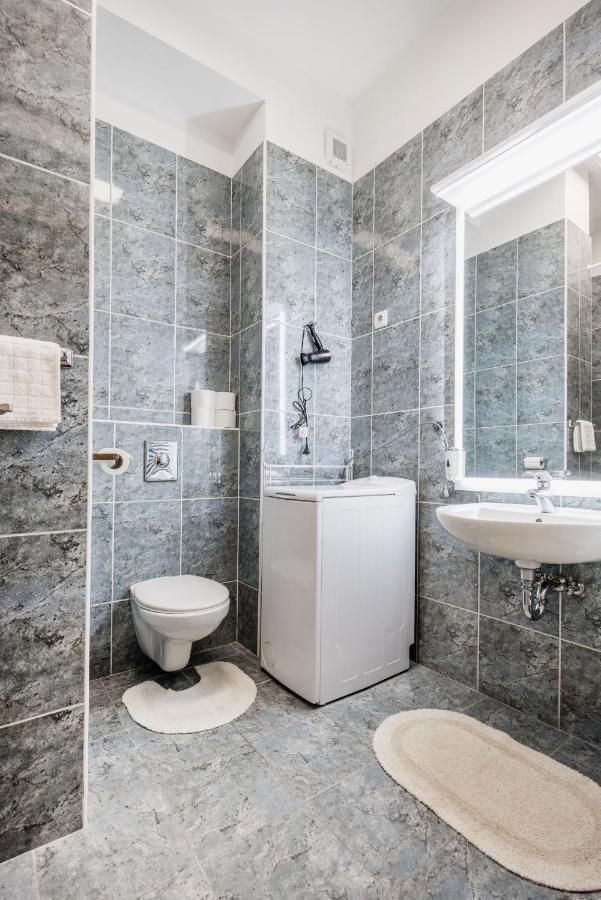 Downtown Charm With Balcony And Garden View Apartment Будапеща Екстериор снимка